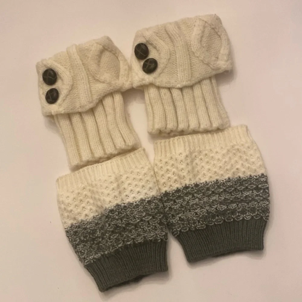 Preppy Cable Knit Leg Warmers Ribbed Boot Cuffs Shoe Toppers Wood Buttons OS